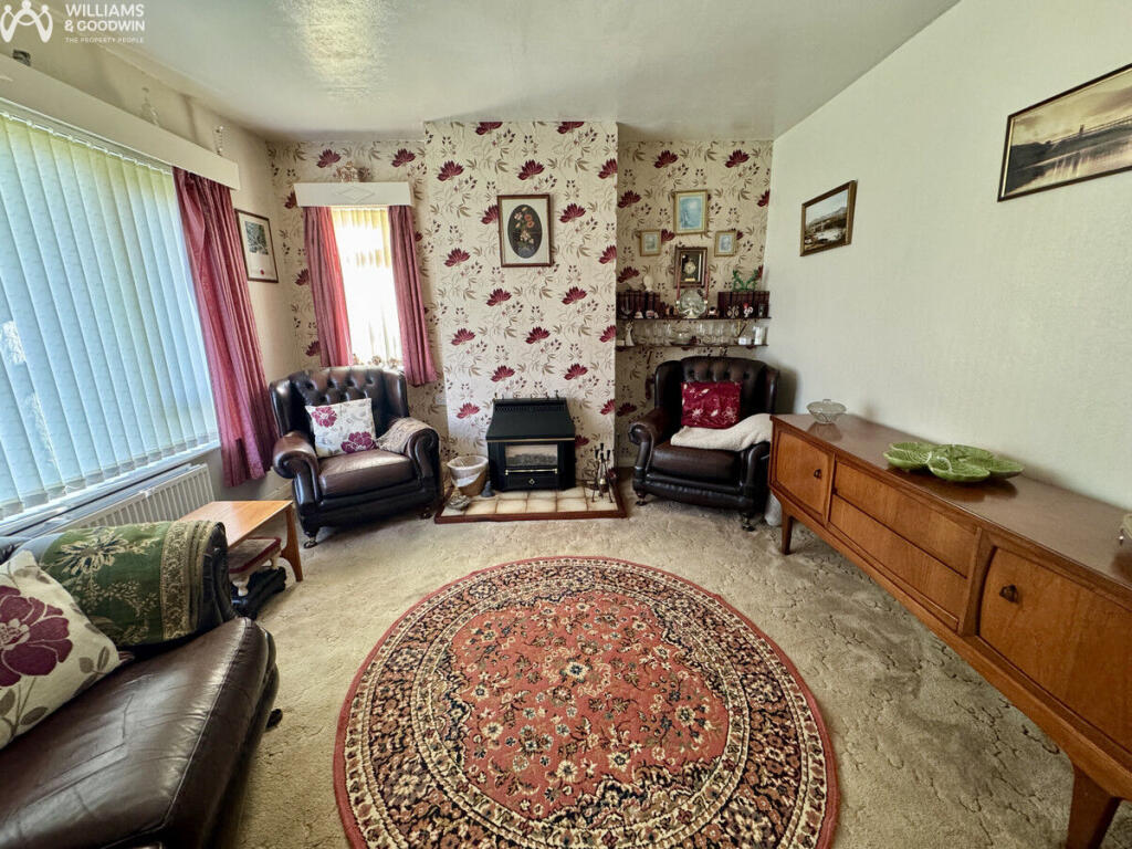 Llanfawr Road, Holyhead, Anglesey, LL65 photo 2