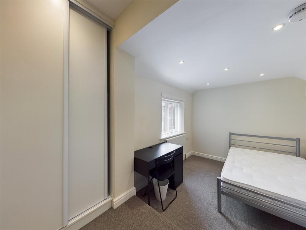 4 bedroom terraced house for rent