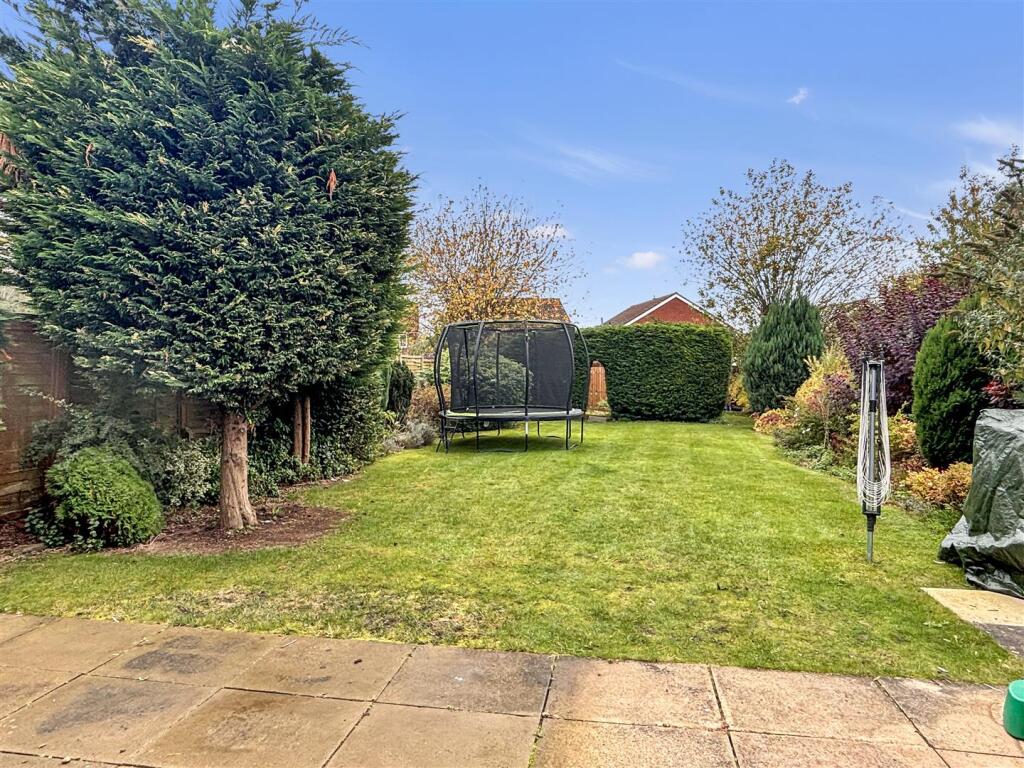 Cranwell Drive, Wellesbourne, Warwick photo 3