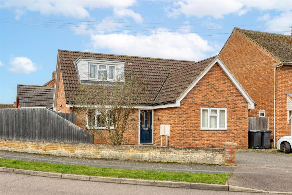 Main image of property: Kingsway, Stotfold, SG5 4EL