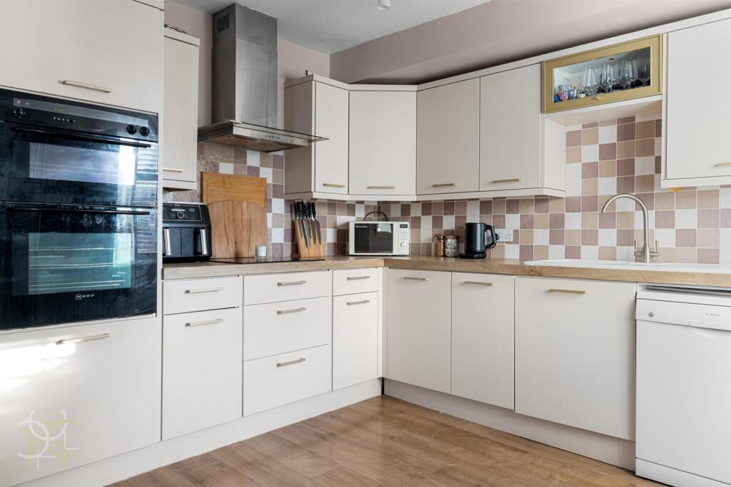 House in Worcester - View 5