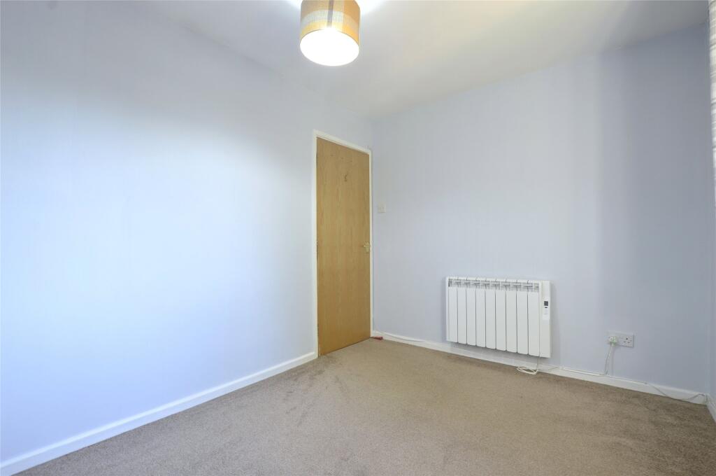 Apartment in Gloucester - View 2