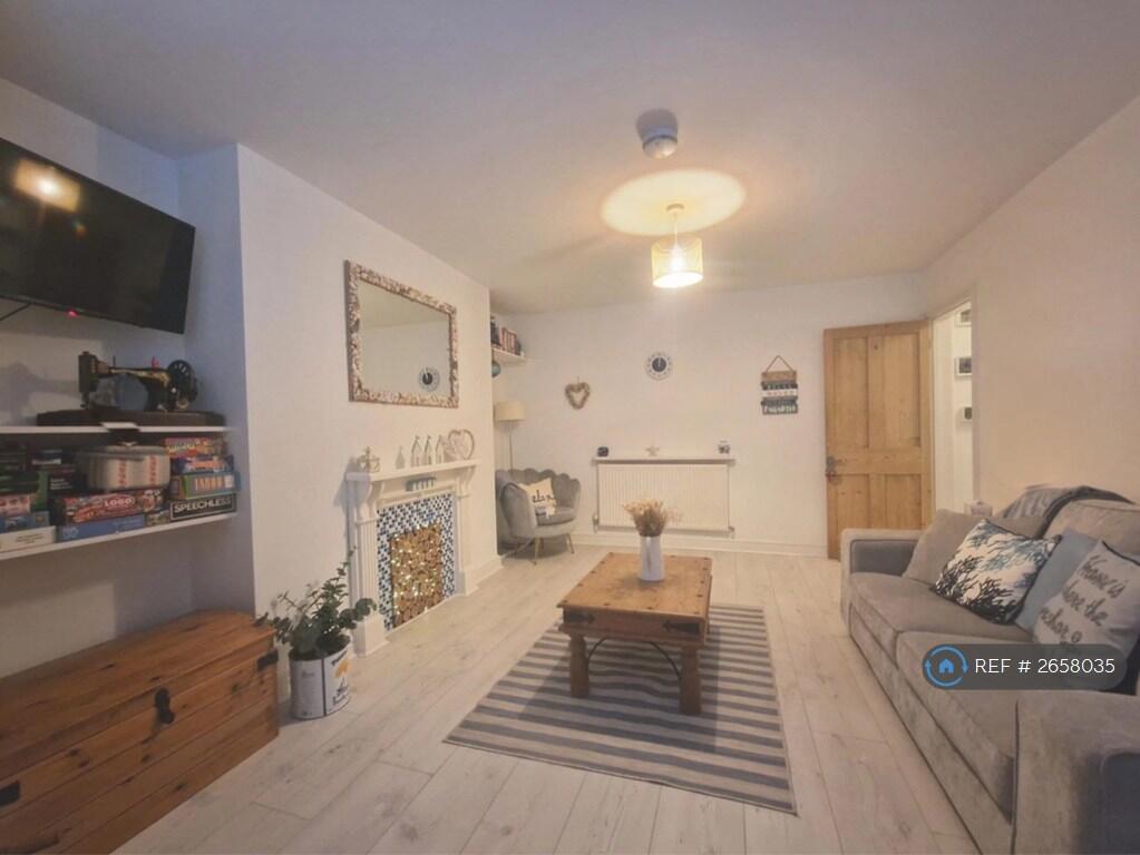 Apartment in Canterbury - View 4