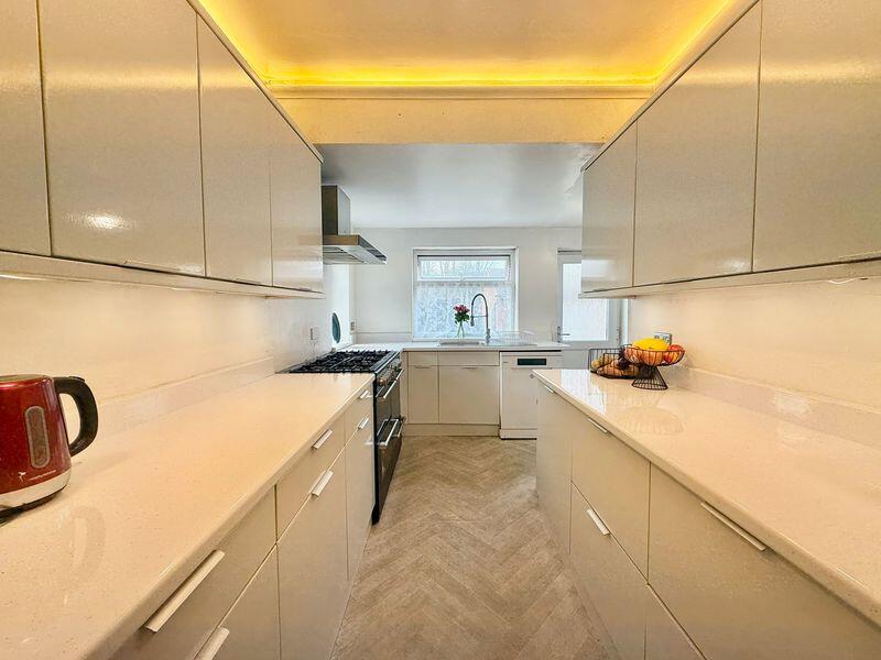 10, Calnwood Road photo 4