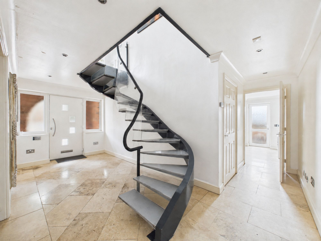 House in Nottingham, Woodthorpe - View 4