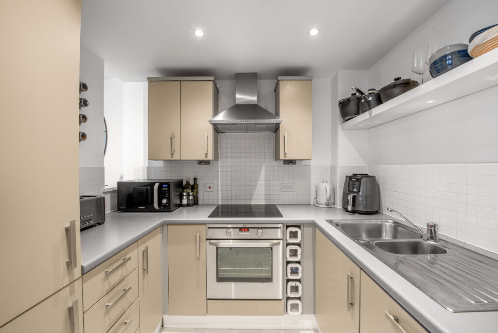 33 Osiers Road, London, SW18 photo 2