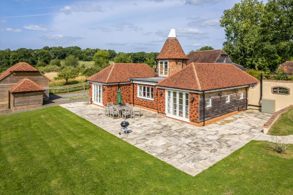 House in Tunbridge Wells, Lamberhurst - View 2
