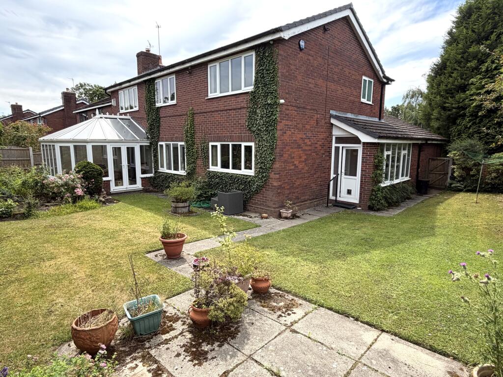 Kinross Avenue, Woodsmoor photo 2