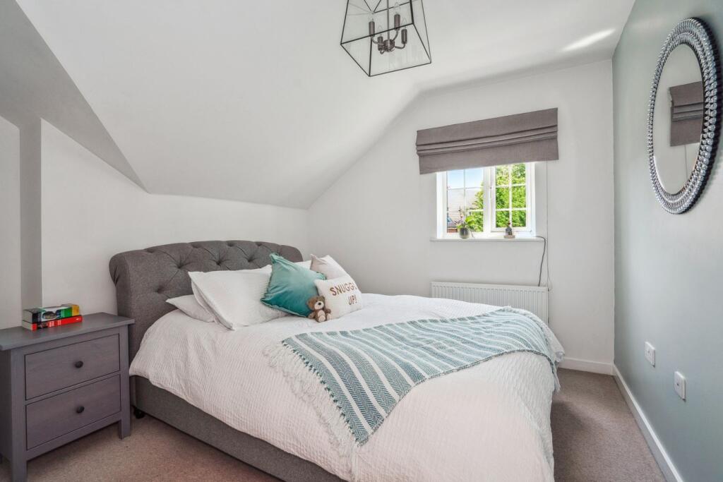 Apartment in Slough - More