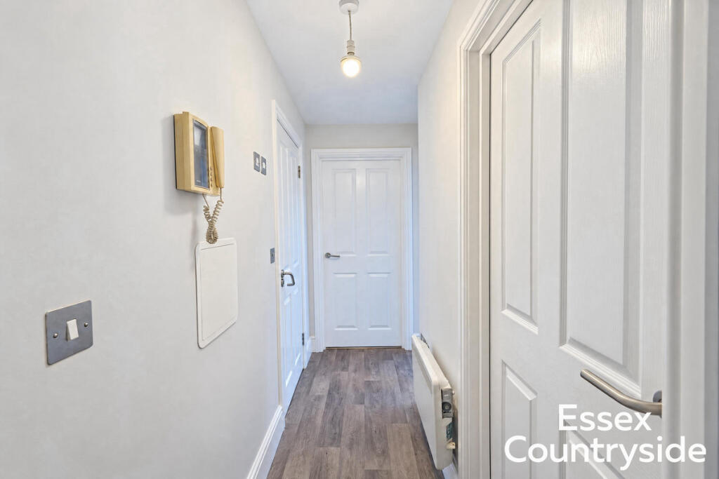 Apartment in Southend-on-Sea - More