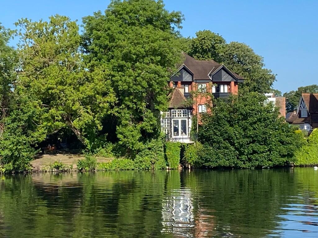 1-bed detached on Guards Club Road, Maidenhead, Berkshire, SL6, £599,000