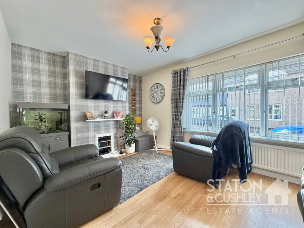 First Avenue, Forest Town, NG19 photo 4