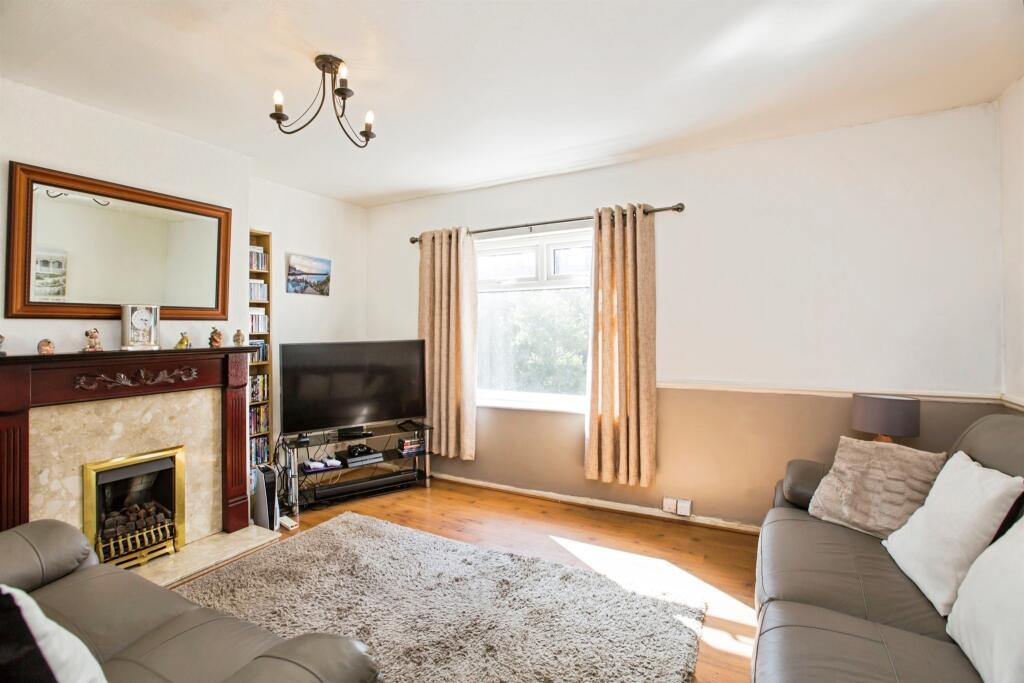 Whitehill Drive, Halifax - View 4