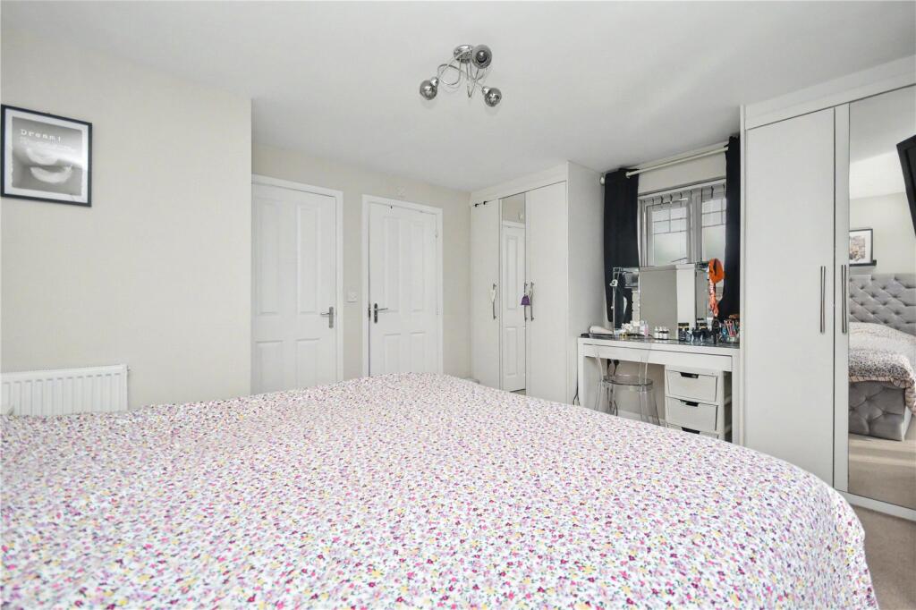 House in Wakefield, Hightown, Cutsyke - More