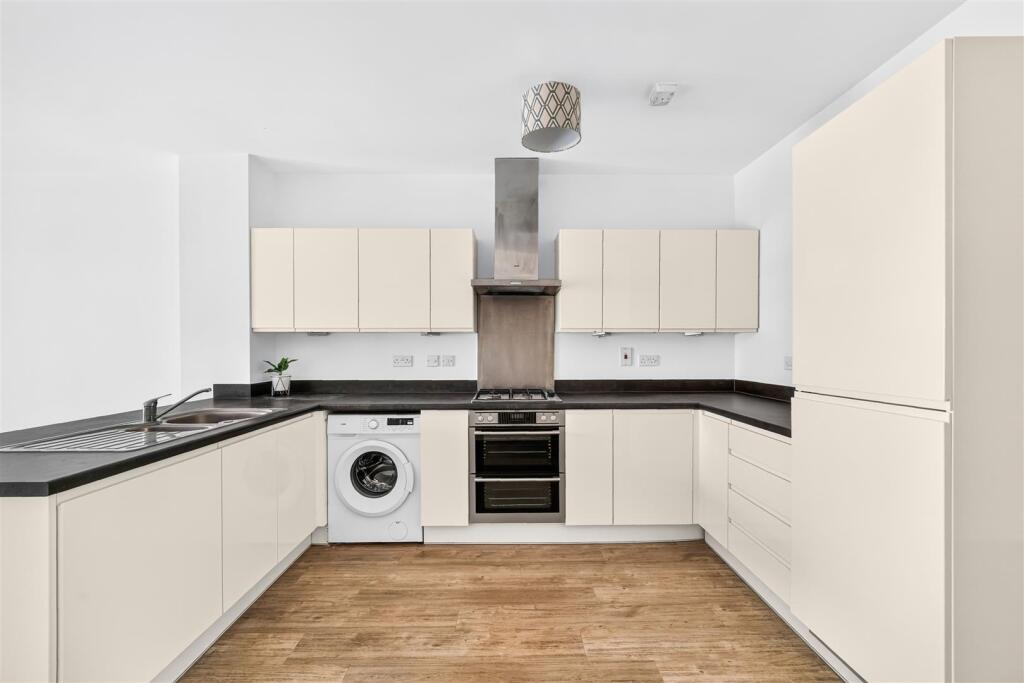 House in London, Fairlop - View 3