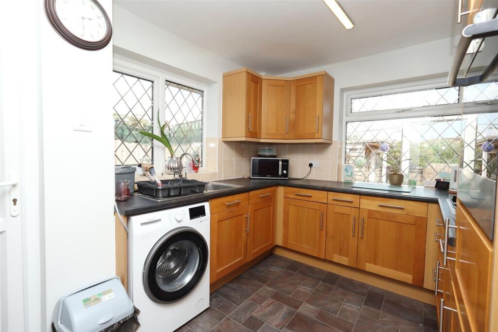 Westfield Close, Polegate, BN26 photo 4