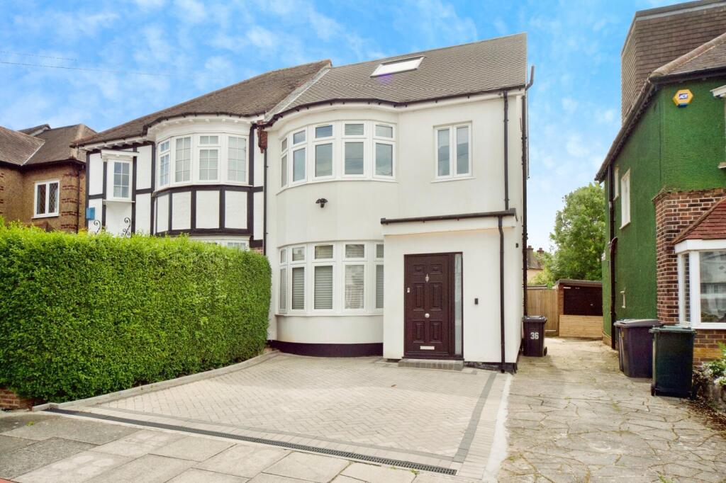 Walfield Avenue, London, N20 9PR photo 2