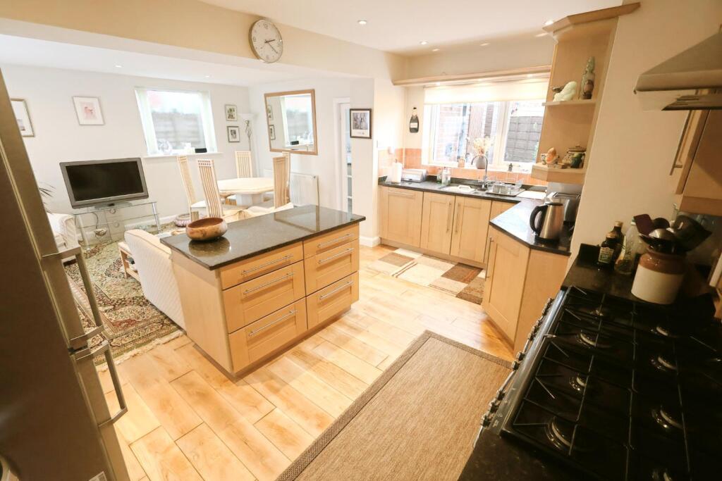 Village Road, Waverton, Chester photo 4