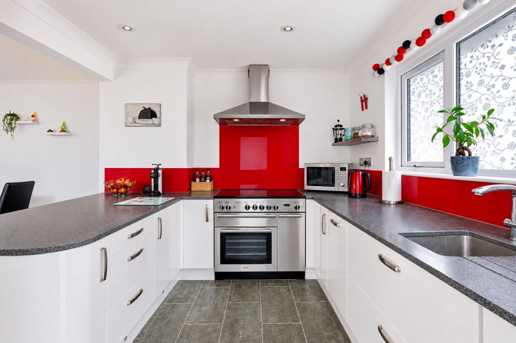 House in Brighton, Woodingdean - More