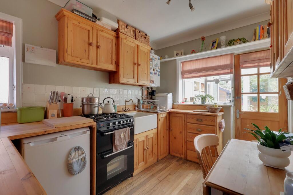 House in Havant, Hampshire - View 3