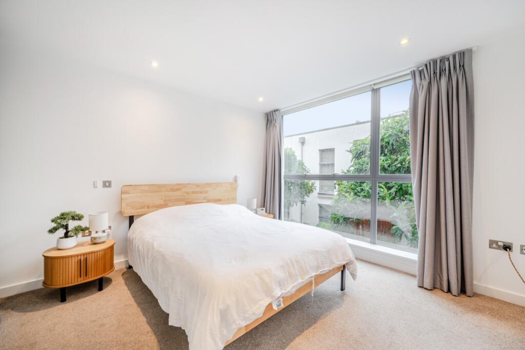 2 bedroom mews property for rent