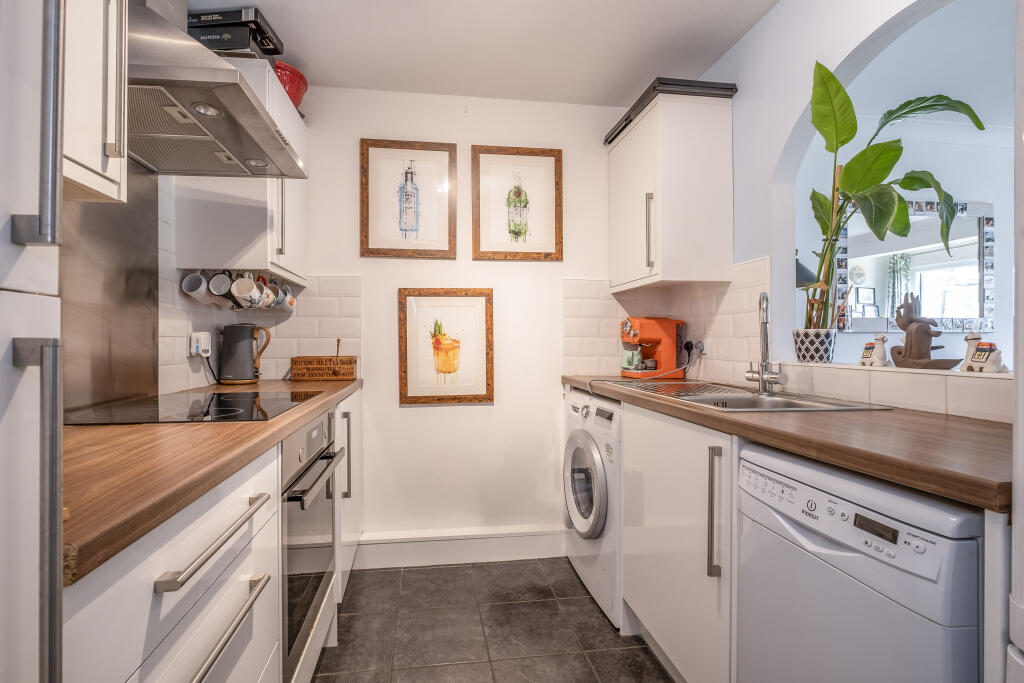 24 Ravensbury Road, London, SW18 photo 3
