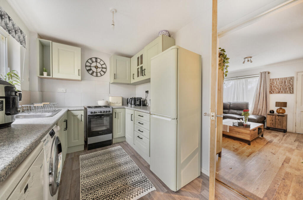 Juniper, Bracknell, Berkshire photo 4