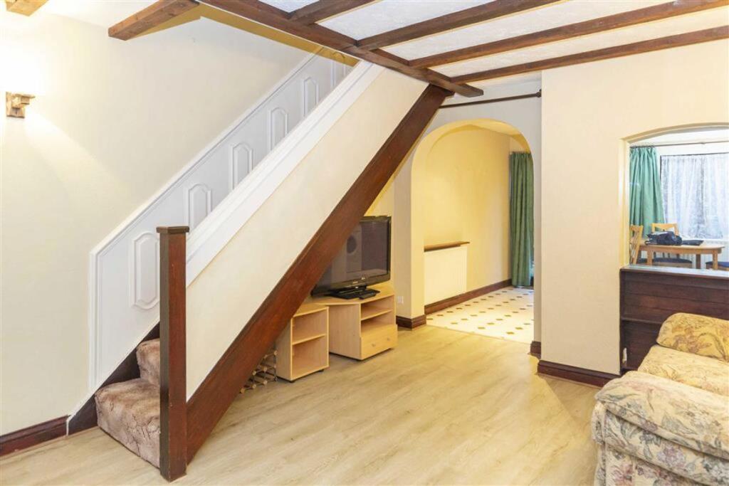 2 bedroom house for rent