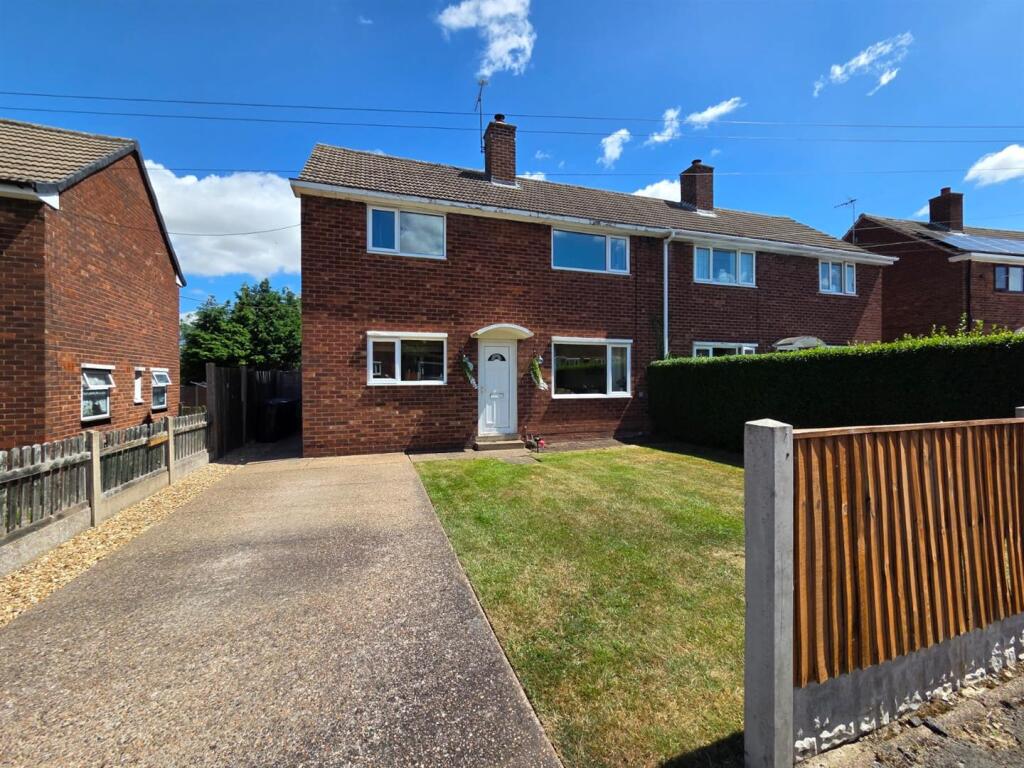3-bed semi-detached on Gilbert Avenue, Tuxford, Newark, £160,000