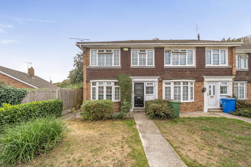 4-bed terraced on Stunning 4 Bedroom End-Terrace | Woodland Access | Modern Open-Plan Living | Garage, £350,000