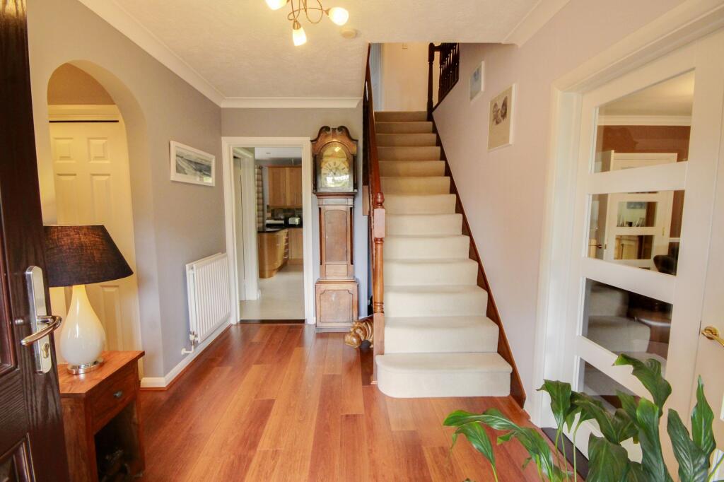House in Haywards Heath, Lucastes - View 5