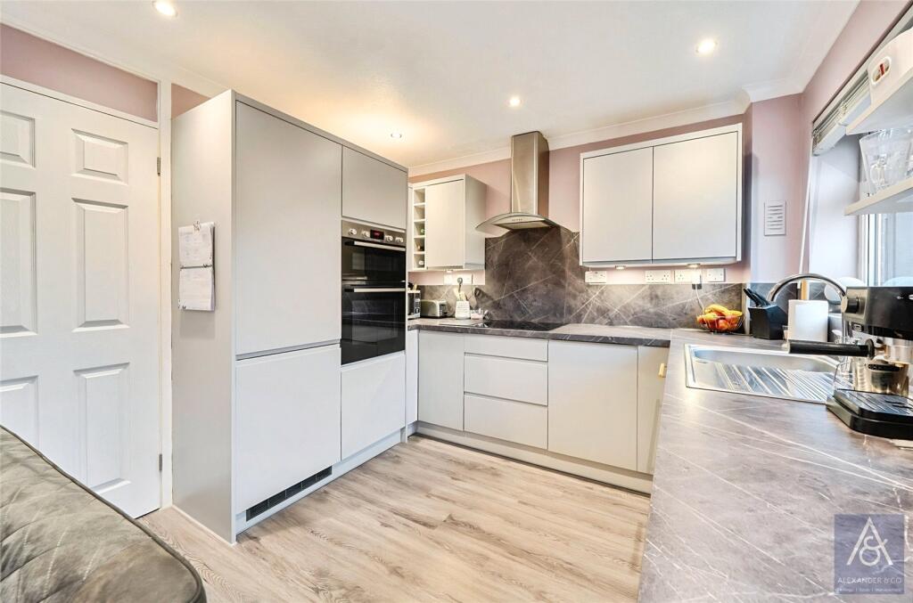 3-bed semi-detached on March Edge, Buckingham, £310,000