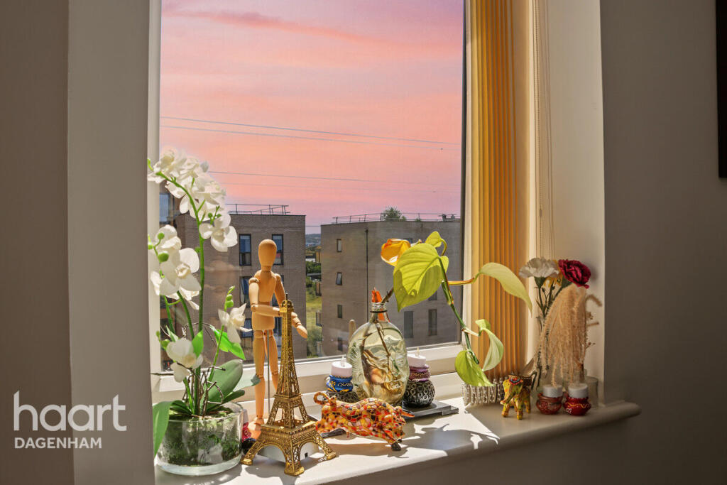 Apartment in Ilford - More