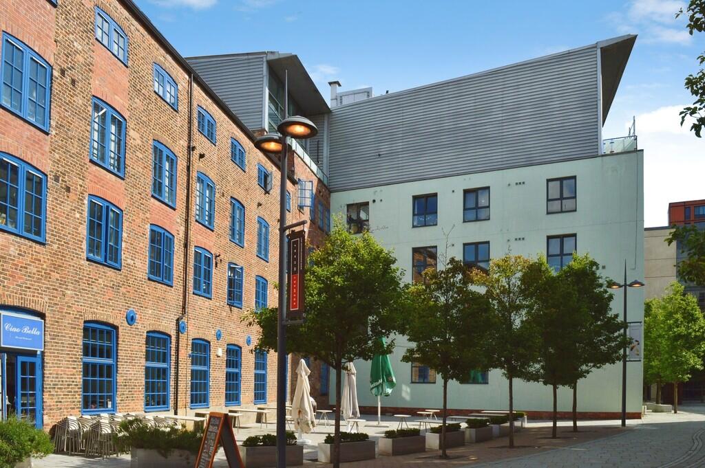 Main image of property: Simpsons Fold West, 22 Dock Street