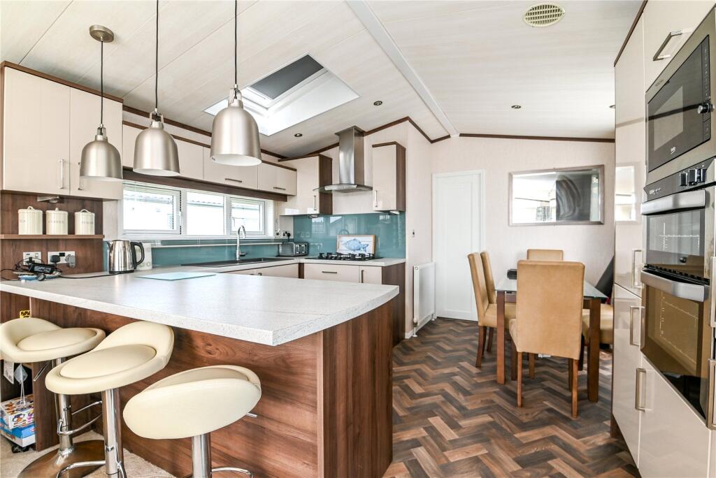 Solent View, Hoburne Naish Holiday Park, Barton On Sea, Hampshire, BH25 photo 3