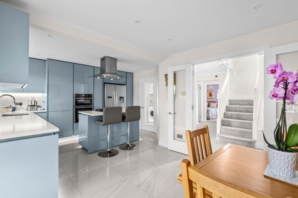 House in Hemel Hempstead - More