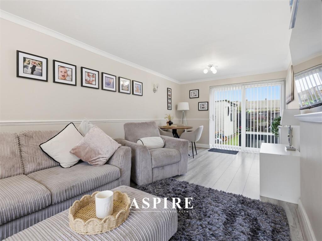 The Knares, Lee Chapel South, SS16 5 photo 4