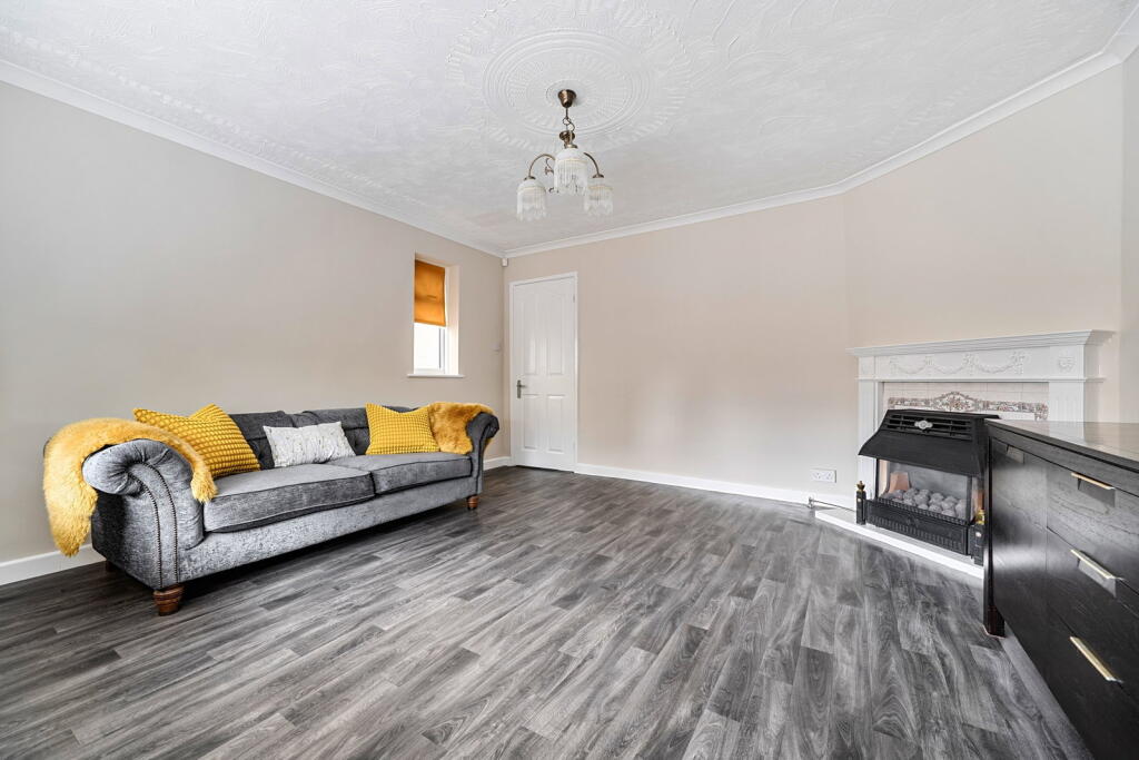 Three double bedrooms, station-side convenience and no forward chain - 1,354 sq ft photo 3