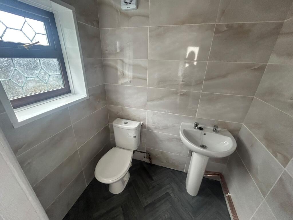 House in Wolverhampton, The Lunt - View 4