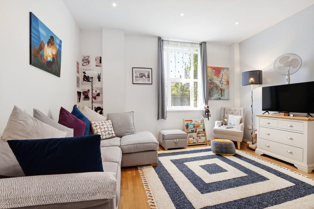 2 Bed 2 Bath apartment with Parking Space, Bromyard House, Bromyard Avenue, London, W3 7BY photo 4