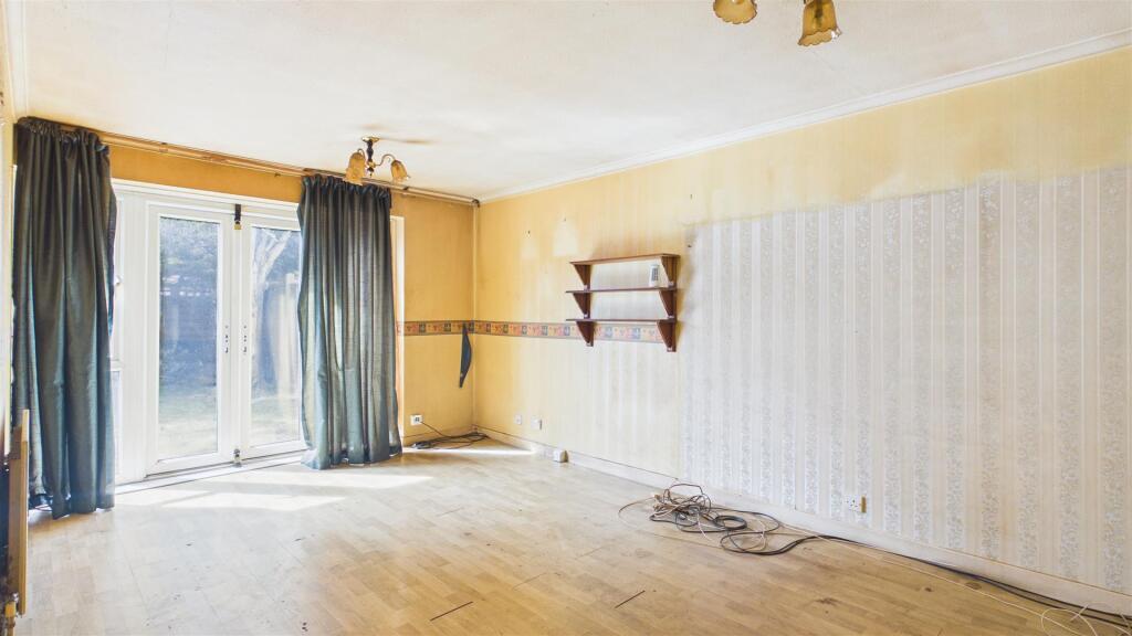 Apartment in Enfield - View 4