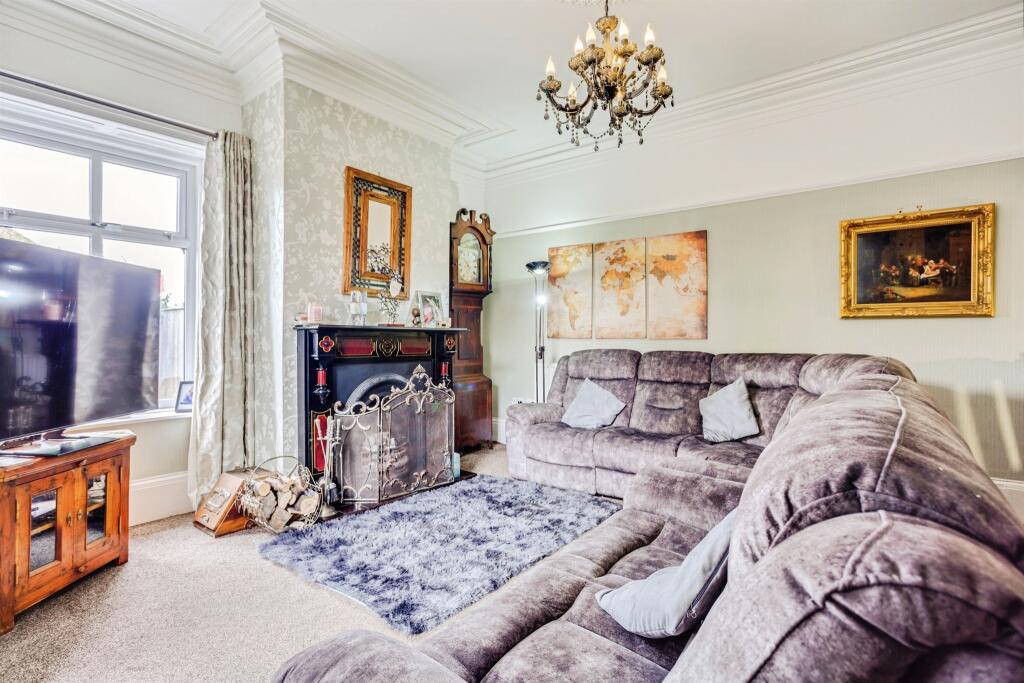House in Wakefield - View 5