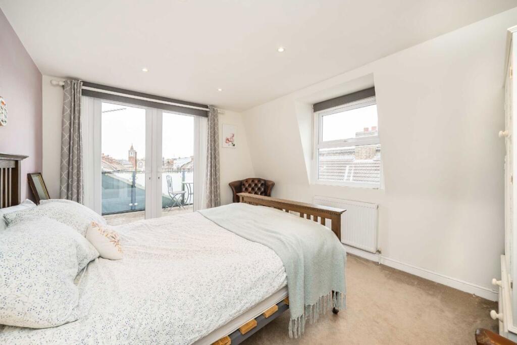 Apartment in London - More