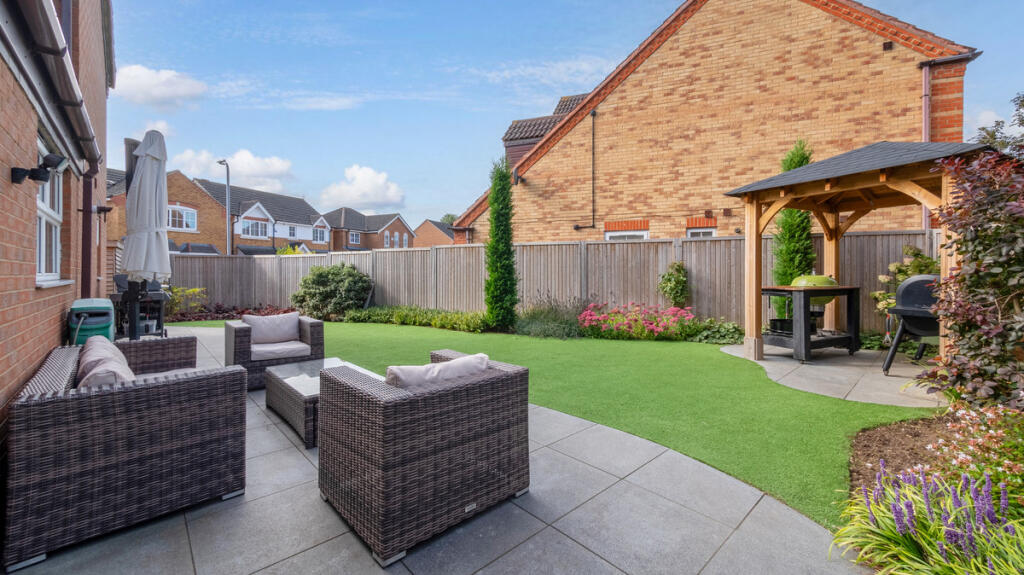 House in Wootton, Simpson Manor - View 4