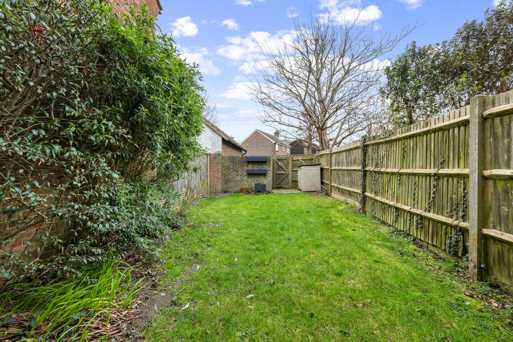 Apartment in Chichester, Tangmere - View 2