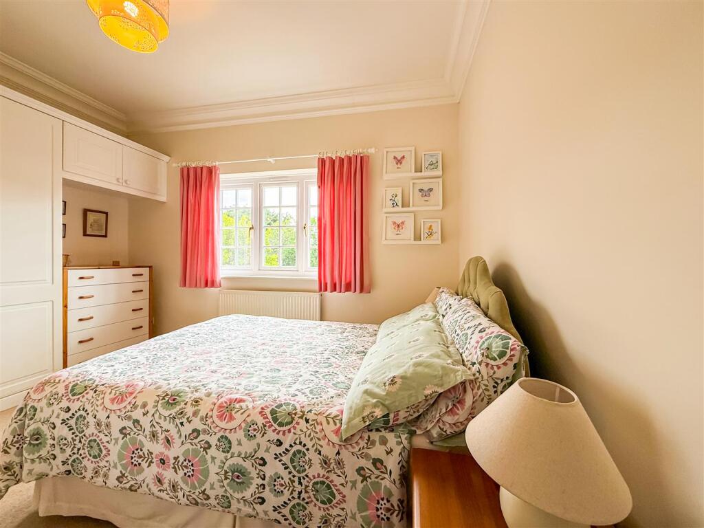 5-bed detached on St. Peters Field, Burnham-On-Crouch, £875,000