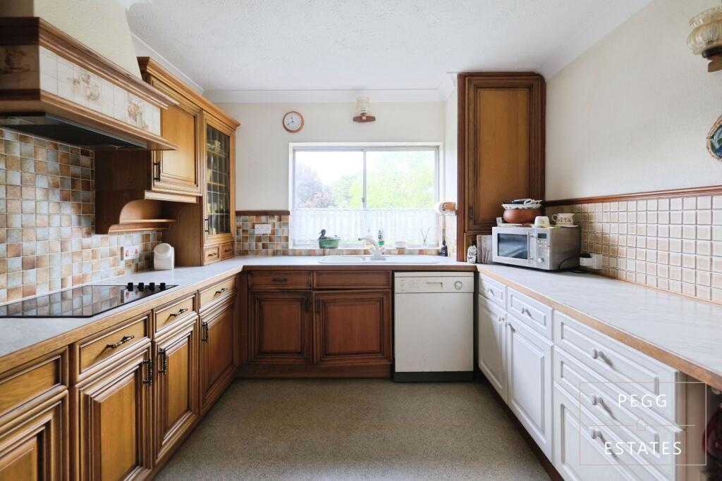 Apartment in Torquay, Torbay - View 5