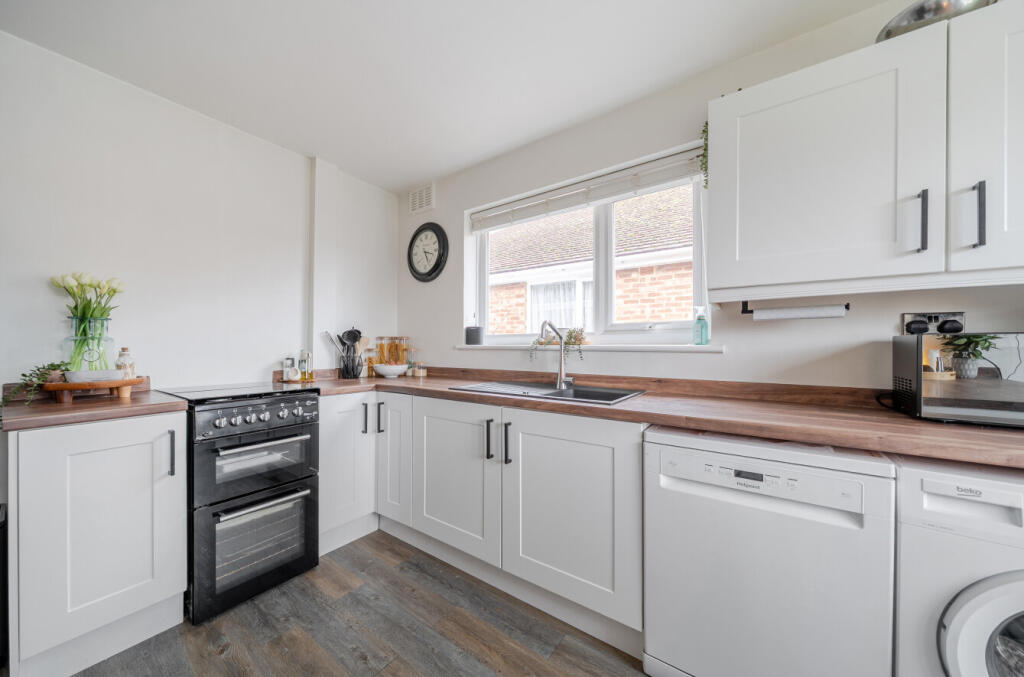 Trevose Close, Chandler's Ford, Eastleigh, Hampshire, SO53 photo 4