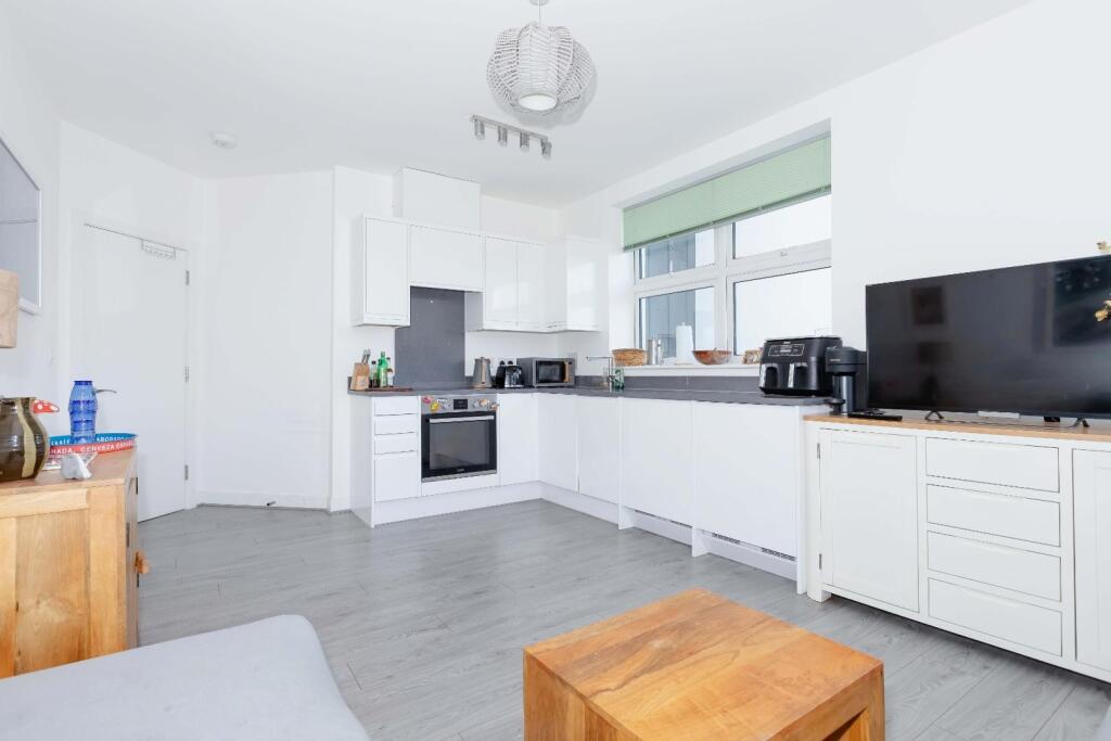 School Road, Hove - View 3