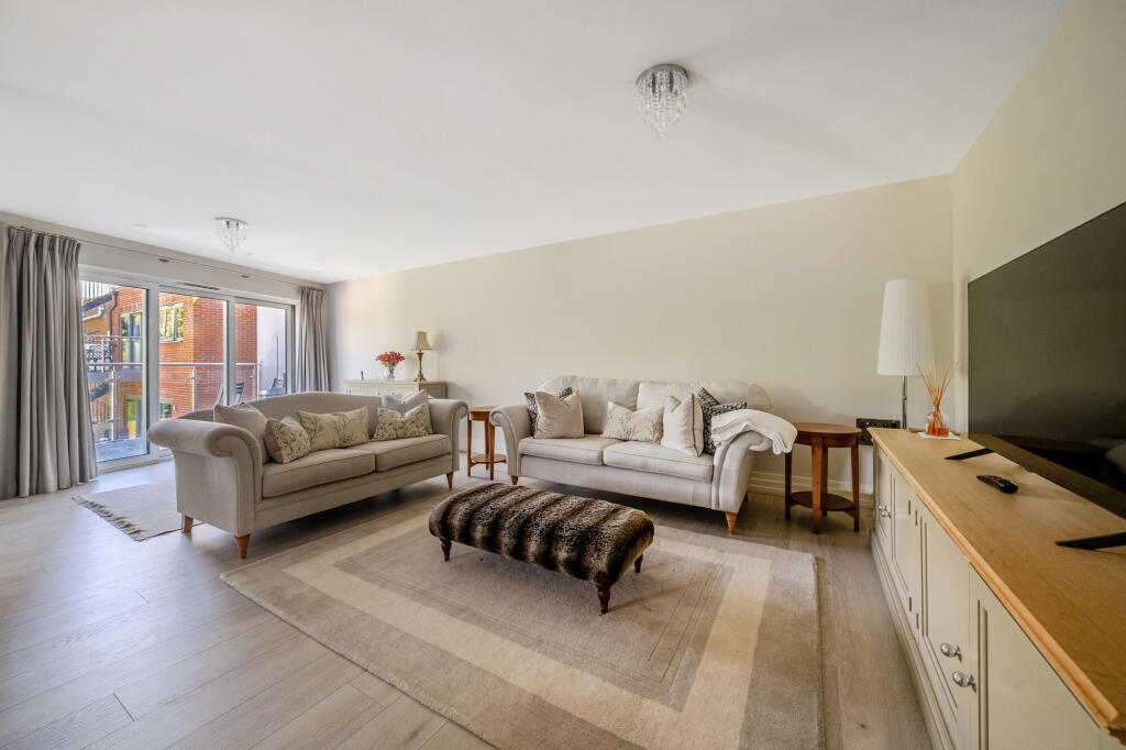 Apartment in Slough - View 3